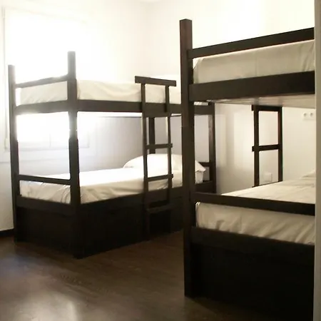 אכסניה Oasis Backpackers' *