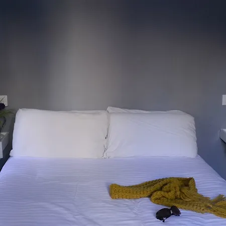 Oasis Backpackers' Hostel *