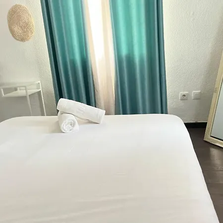 Oasis Backpackers' *