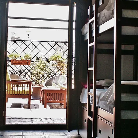 Oasis Backpackers' * Toledo