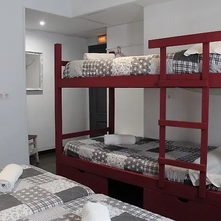 Oasis Backpackers' Hostel *