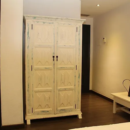 Oasis Backpackers' *