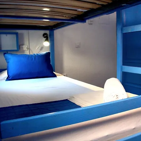 Oasis Backpackers' *