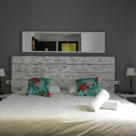 Oasis Backpackers' *